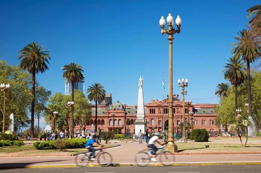 5hs Small Group City Tour of Buenos Aires with Street Food - El Ateneo Grand Splendid and Floralis Genérica: cultural stops that reward slowing down