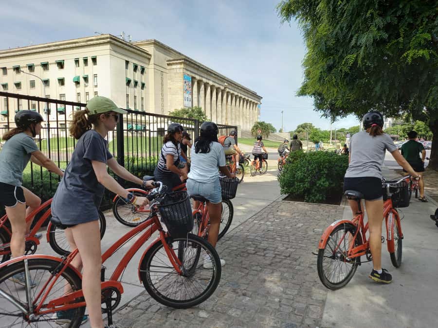 Bike Tour: Buenos Aires to the North - How the guide quality shows up on the street