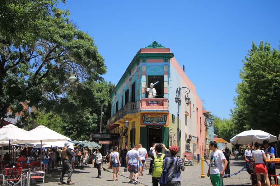 Boca tour: Tango, Soccer, Art and Immigration - Caminito street: murals and the art you can walk right into