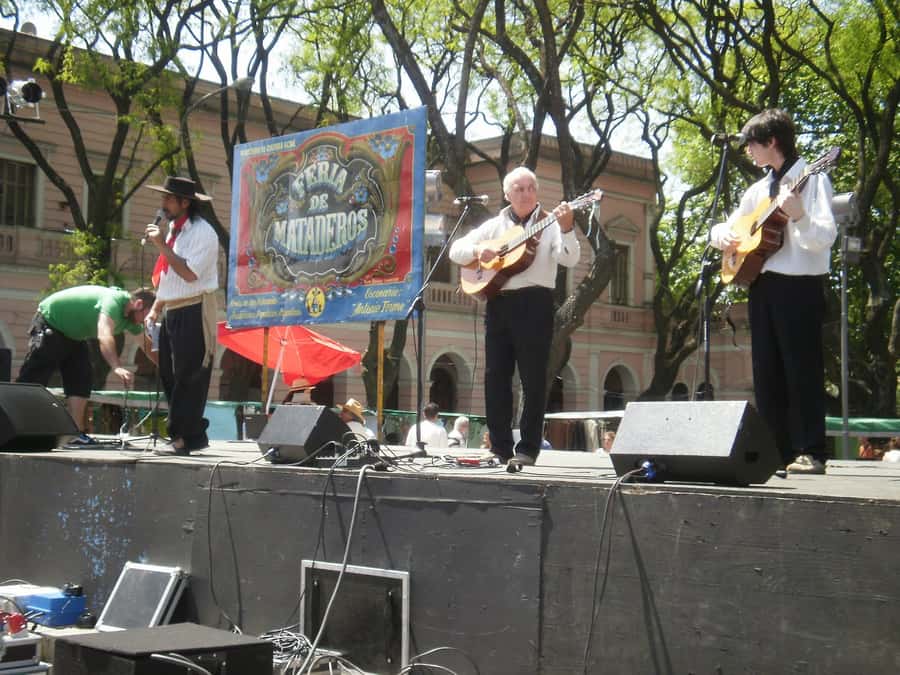 Buenos Aires Fairs: San Telmo & Mataderos Cultural Tour - Option choice: full San Telmo + Mataderos or Mataderos-only day