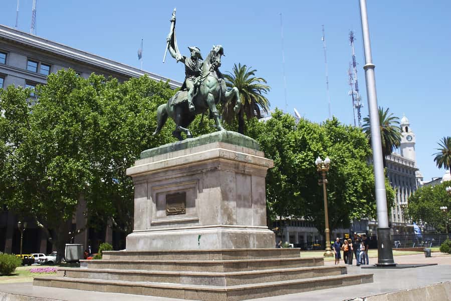 Buenos Aires: Historic District Private Guided Walking Tour - Panoramic views and the neighborhood mood before Plaza de Mayo