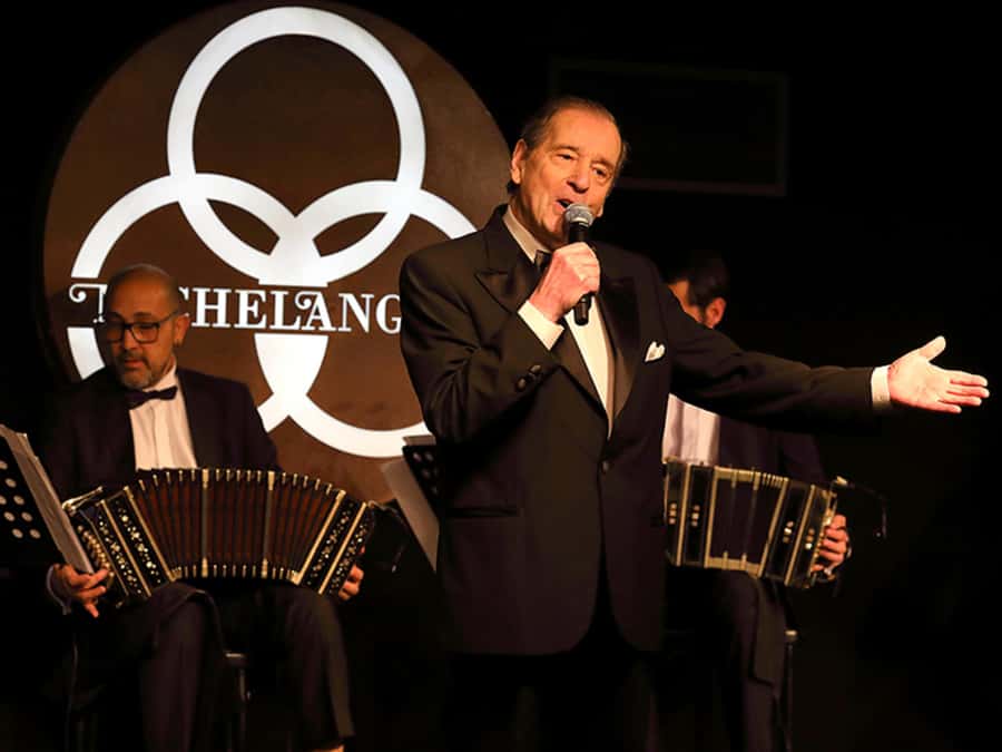 Buenos Aires: Live Michelangelo Tango & Folklore Show Ticket - Food and service: what to expect from the dinner experience