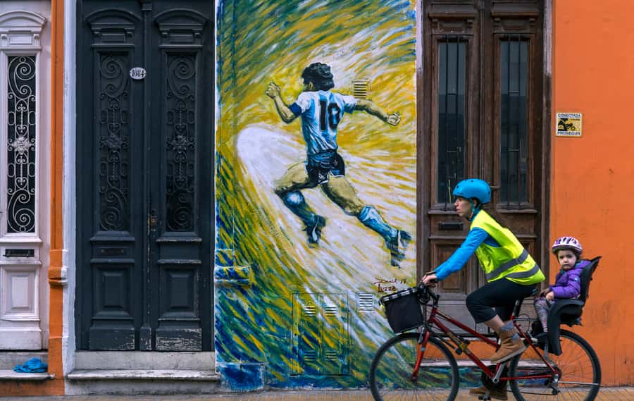 Buenos Aires: Private Photo Tour for Ammateur Photographers - La Boca and Caminito surroundings: where color meets street geometry