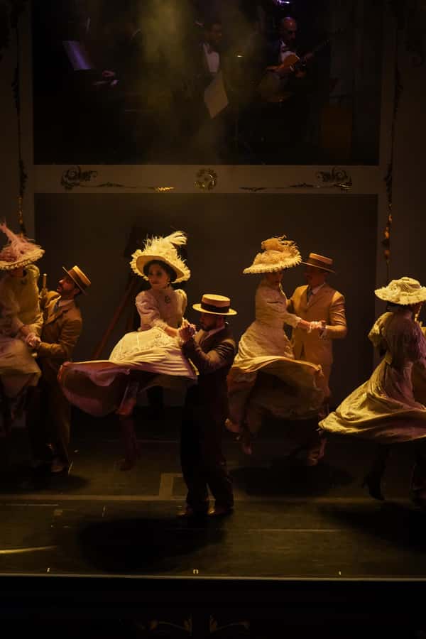 Café de los Angelitos - Traditional Night in Buenos Aires - Tango show: what makes it feel traditional here