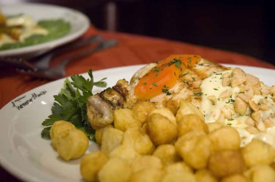 Esquina Homero Manzi Dinner and Tango Show - Who Should Book This Tango Dinner Show?