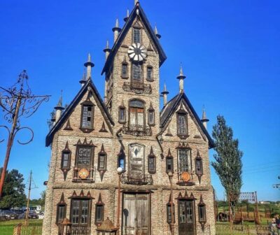 From Buenos Aires: Magical and Mysterious Campanopolis Tour - Campanópolis in real life: a medieval-style citadel made of leftovers