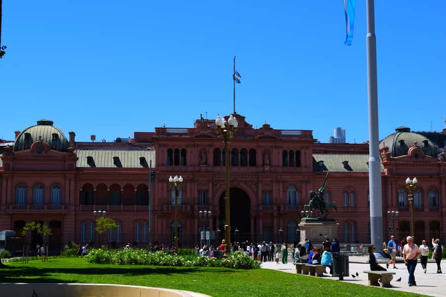 From Colonialism to Eclecticism, Buenos Aires arquitectonica - Reconquista Street to the Banco Hipotecario: where style gets surprising