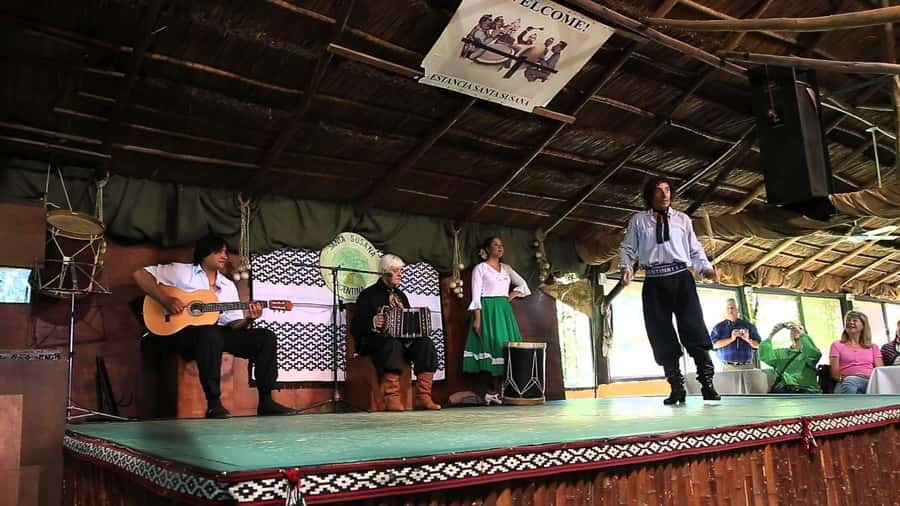 Full-Day at Santa Susana Ranch with BBQ, Drinks and Show - Lunch: Argentine BBQ Plus Tango and Folklore Music