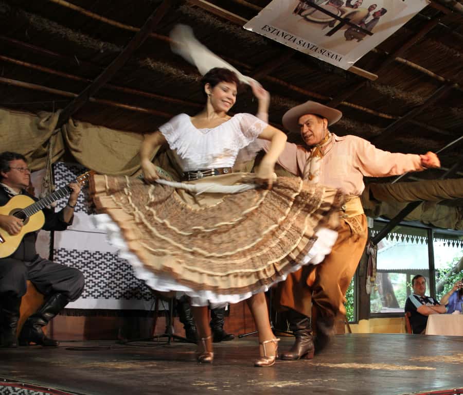 Full-Day at Santa Susana Ranch with BBQ, Drinks and Show - Welcome at the Estancia: Empanadas, Wine, and Ranch Stories