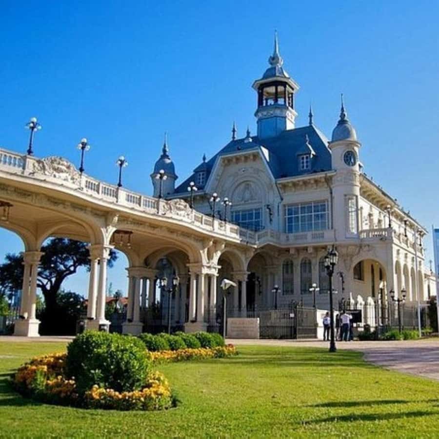 Private City Tour of Buenos Aires + Tigre Delta - Recoleta and the Recoleta Cemetery: A Quiet Contrast