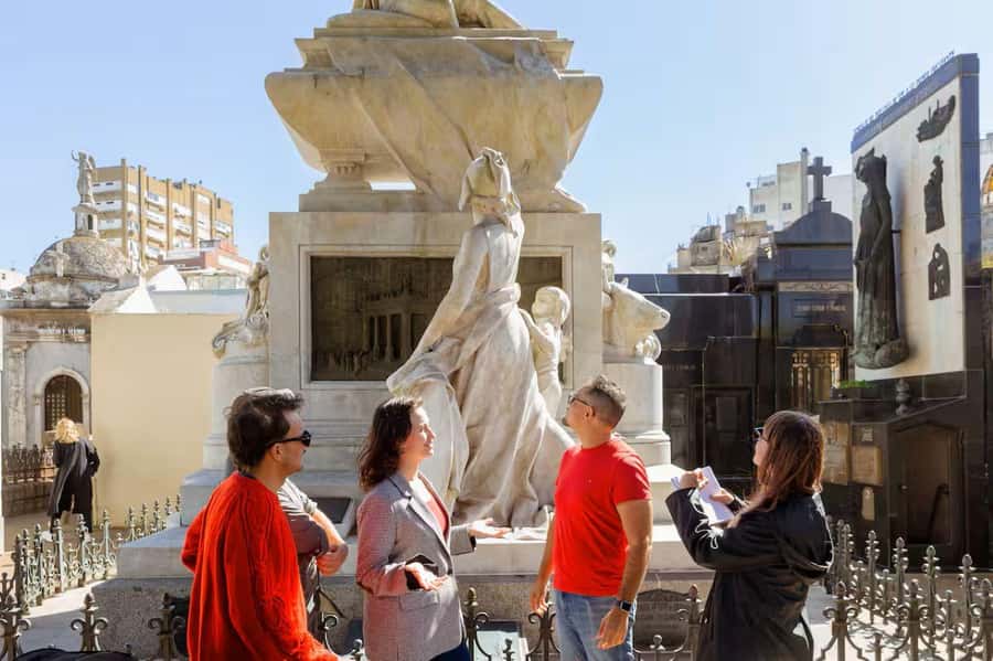 Recoleta & Cemetery for curious people - Recoleta as Buenos Aires in costume