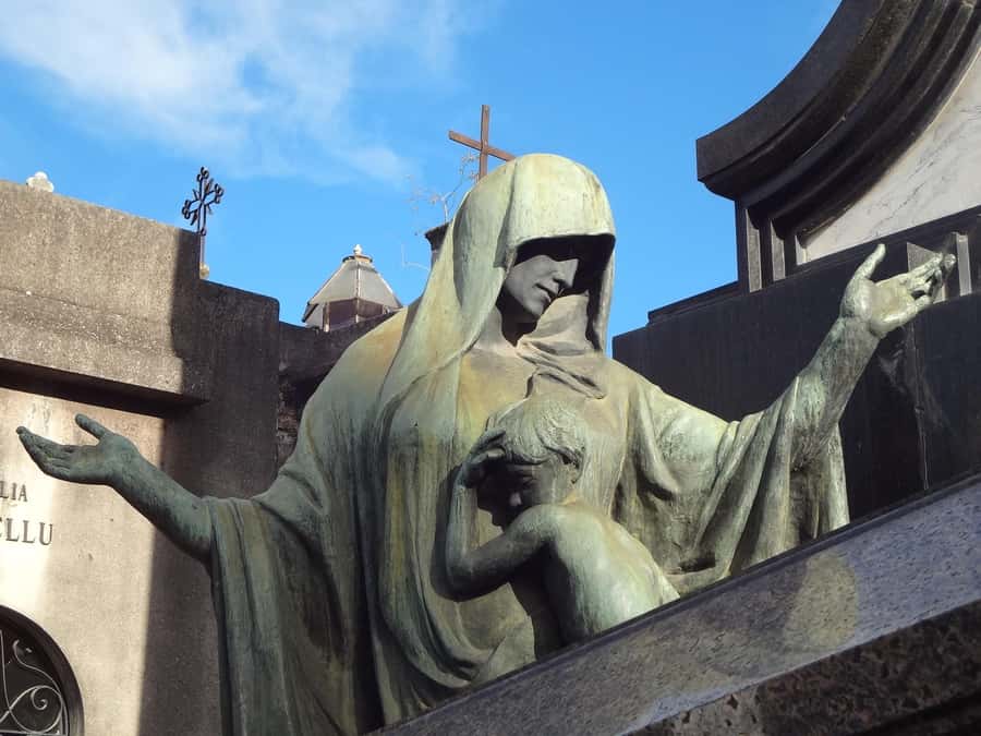Recoleta & Cemetery for curious people - Plaza General San Martín to the big landmarks: architecture as evidence
