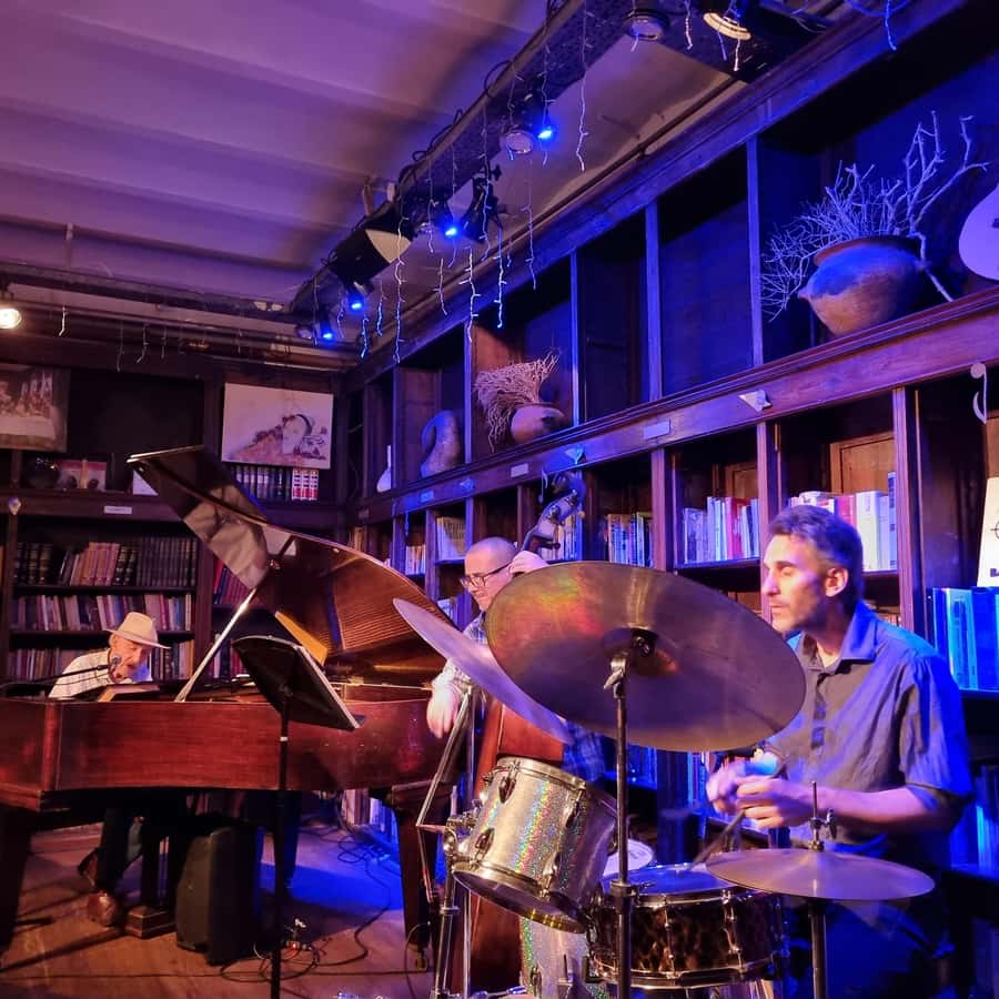 Recoleta Walking Tour and Live Jazz Show - From Bellas Artes to Plaza Francia: starting Recoleta the right way