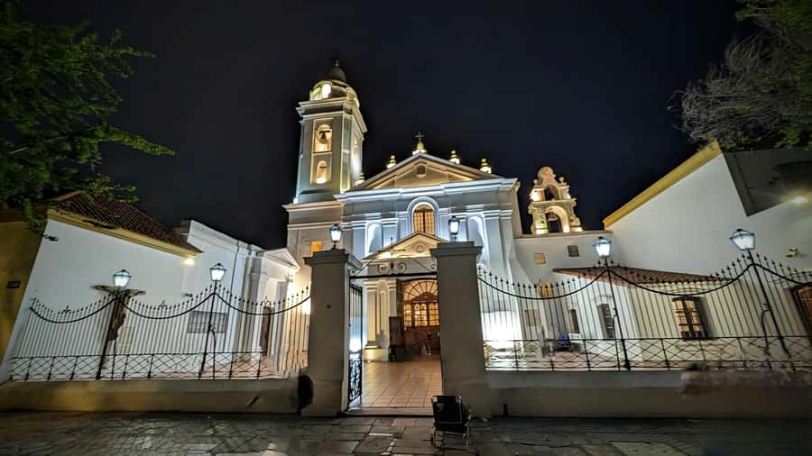 Recoleta Walking Tour and Live Jazz Show - The France and Brazil embassy zone: small stops, big atmosphere