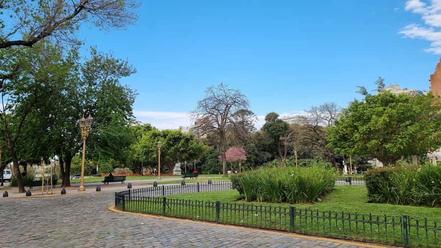 Recoleta Walking Tour and Live Jazz Show - Arroyo and Avenida 9 de Julio: shifting gears toward downtown energy