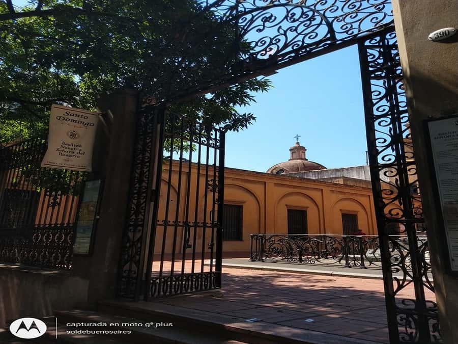 San Telmo Private Guided amazing Walking Tour - Plaza Dorrego: where the walk meets San Telmo’s street energy
