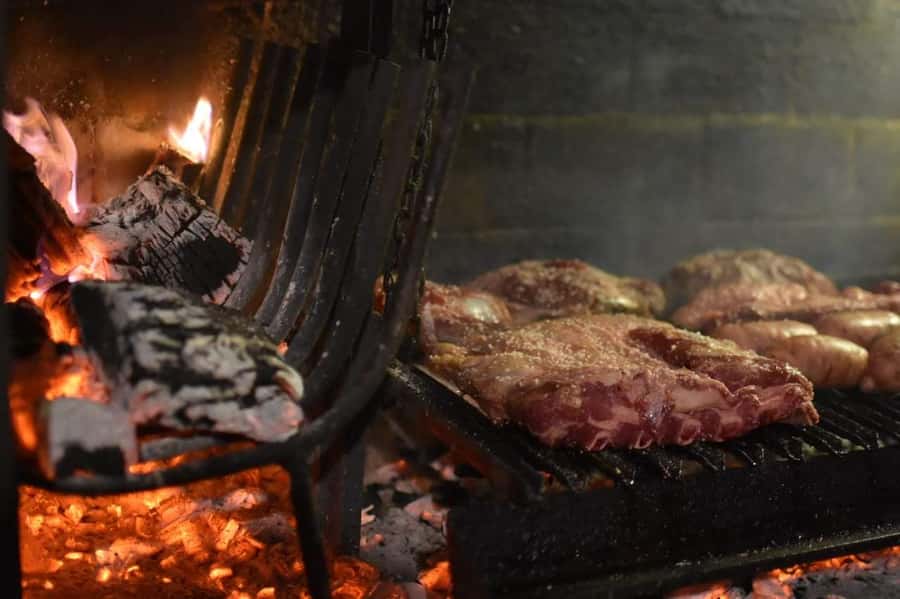 Secrets of Asado in Buenos Asado, BBQ and Dinner - The menu: choripan, morcilla, short ribs, sirloin, and wine pairings