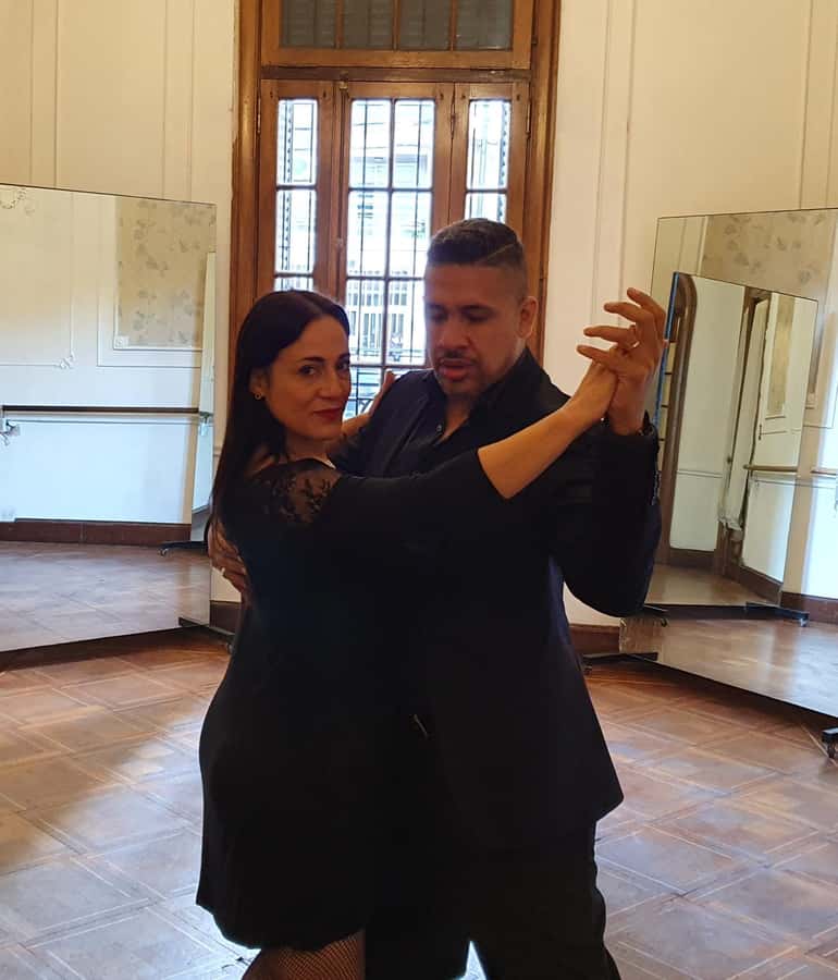 Tango Lesson in Buenos Aires with professional dancers - Entering the old-house tango school and its special halls