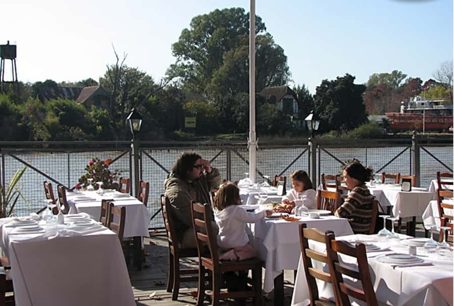 Tigre with Lunch overlooking the River and Navigation - Puerto de Frutos: Shopping That Still Feels Like Time Off