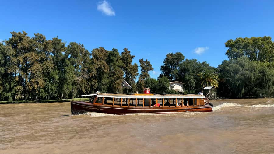 Unique Tigre and Delta Private Day Cruise Navegation - Puerto de Frutos: arts and crafts shopping with a time limit