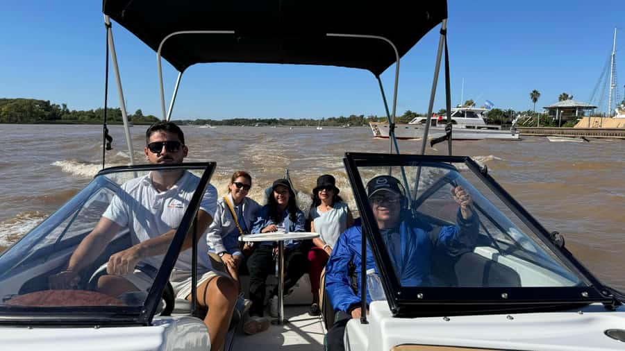 Unique Tigre and Delta Private Day Cruise Navegation - Comfortable motorboat time on Paraná Delta channels